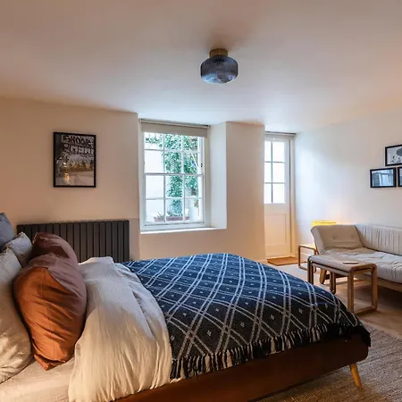 Cosy Garden Flat With Work Space Near Clifton Daire