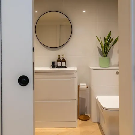 Cosy Garden Flat With Work Space Near Clifton * Бристоль