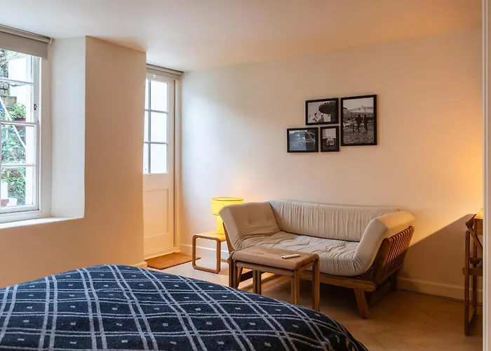 Cosy Garden Flat With Work Space Near Clifton