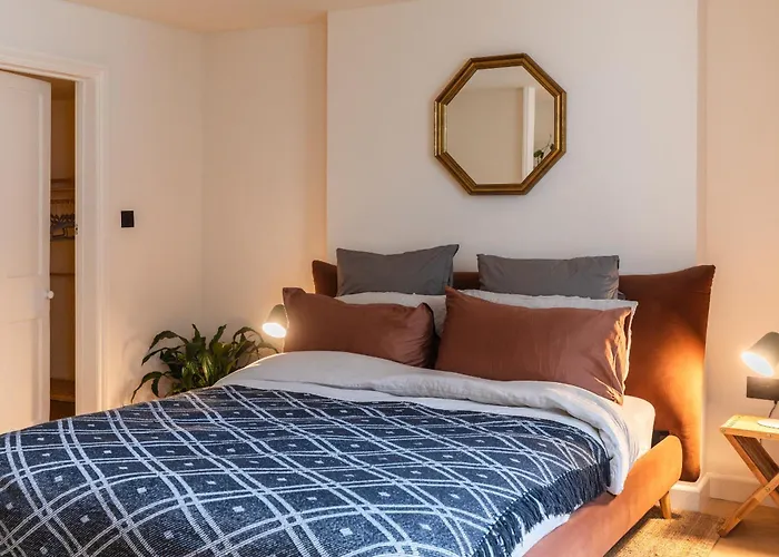 Cosy Garden Flat With Work Space Near Clifton Bristol