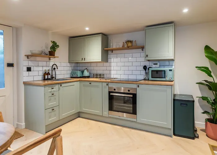 Cosy Garden Flat With Work Space Near Clifton Daire *