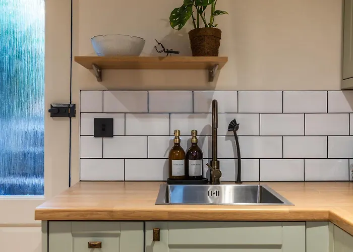 Cosy Garden Flat With Work Space Near Clifton Daire *