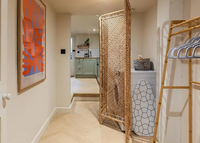 Cosy Garden Flat With Work Space Near Clifton *