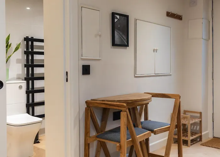 Daire Cosy Garden Flat With Work Space Near Clifton