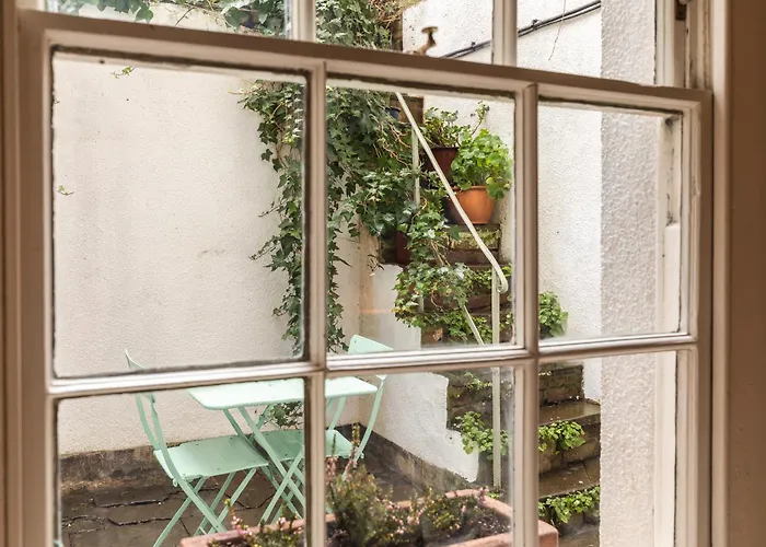 Cosy Garden Flat With Work Space Near Clifton