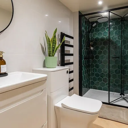 Cosy Garden Flat With Work Space Near Clifton *