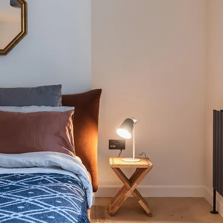 Cosy Garden Flat With Work Space Near Clifton 公寓 *