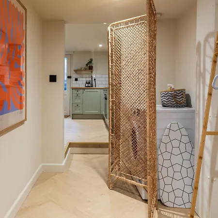 Cosy Garden Flat With Work Space Near Clifton *