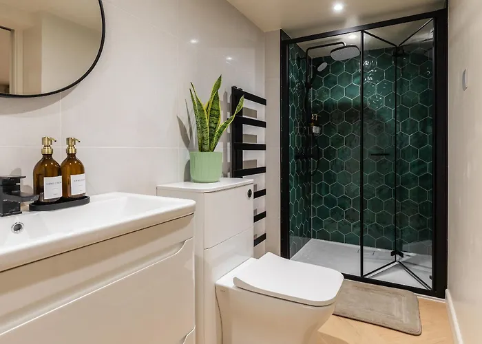 Cosy Garden Flat With Work Space Near Clifton *