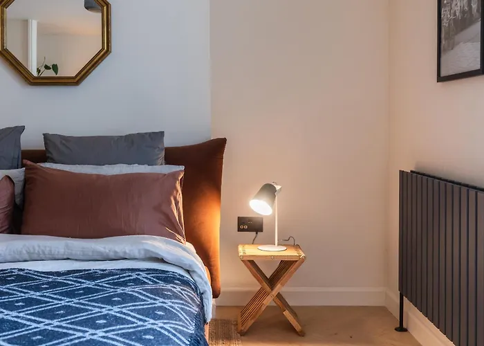 Cosy Garden Flat With Work Space Near Clifton 公寓 *