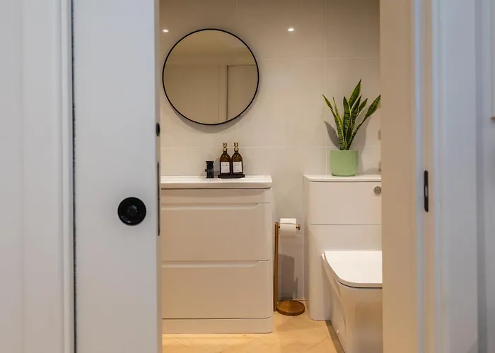 Cosy Garden Flat With Work Space Near Clifton * 布里斯托