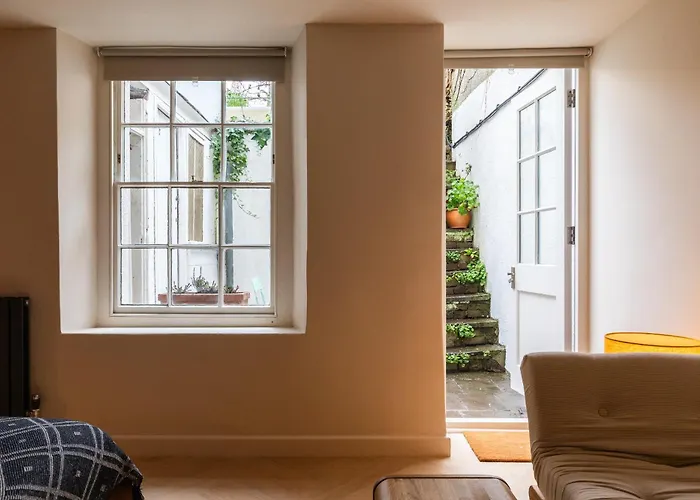 公寓 Cosy Garden Flat With Work Space Near Clifton