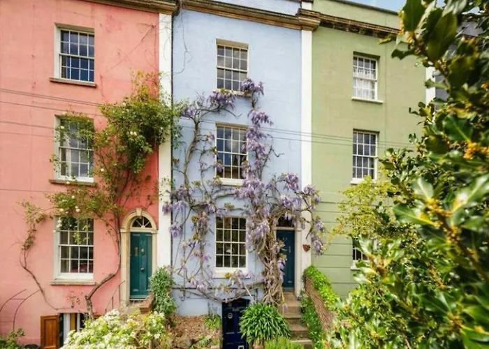 Cosy Garden Flat With Work Space Near Clifton * 布里斯托